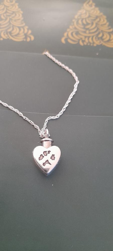 Pawprint Ashes Locket - Customer Photo From Deirdre Campbell