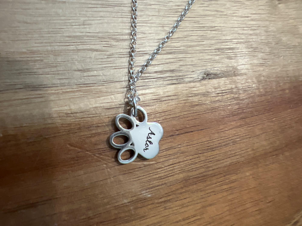 Paw Cremation Ashes Necklace - Customer Photo From Nora Imolya