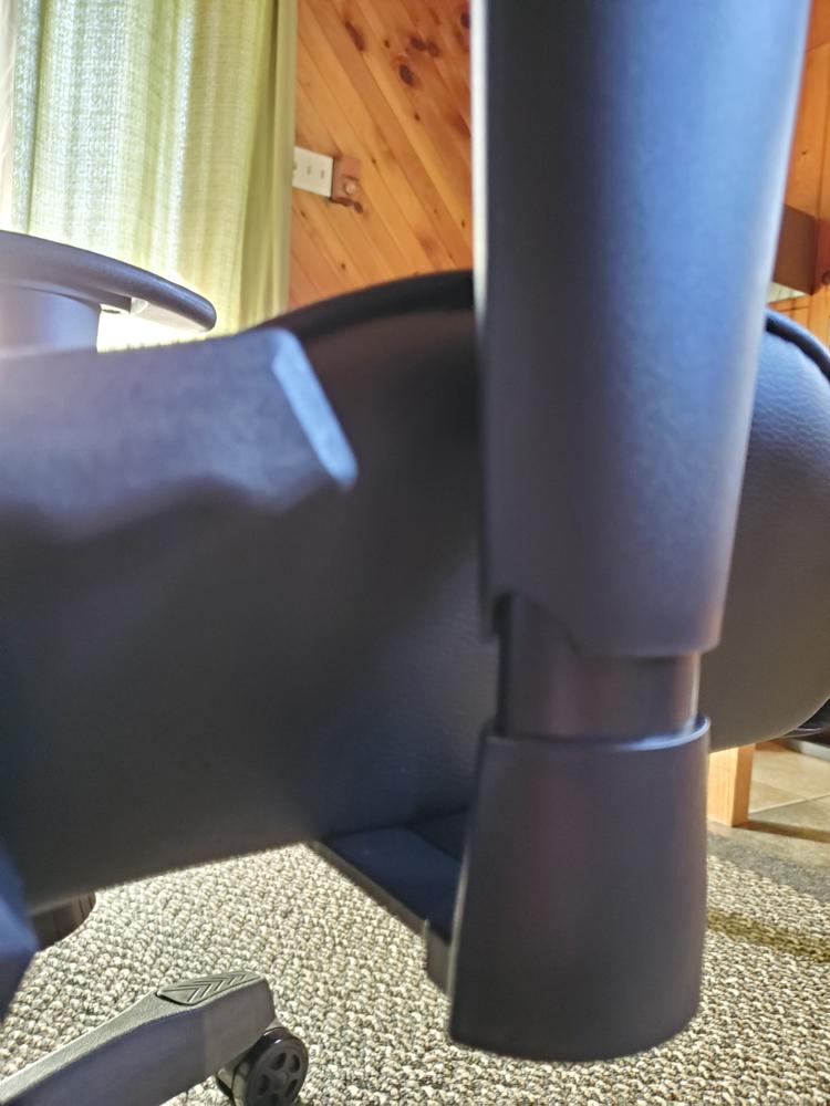 Motion Enforcer Gaming Chair - Customer Photo From Eric Brunet