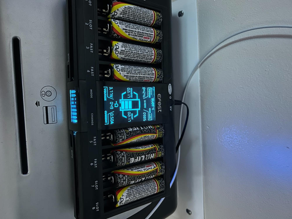 Efest Luc V8 Intelligent 8 Bay Rechargeable Battery Charger - Customer Photo From Michael Hammersley