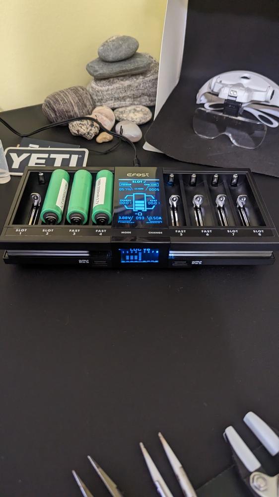 Efest Luc V8 Intelligent 8 Bay Rechargeable Battery Charger - Customer Photo From Anonymous