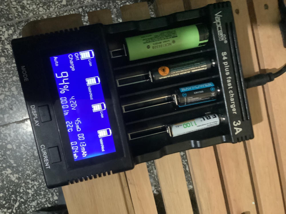 Vapcell S4 Plus Intelligent 4 Bay Rechargeable Battery Charger and Discharge Tester - Customer Photo From Luis Guillen