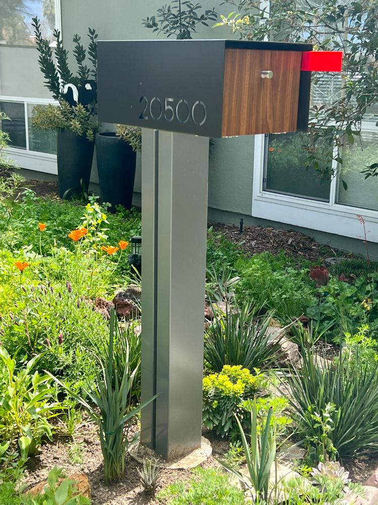 Waldo XL | Custom Mailbox - Customer Photo From Aydin Bengisu