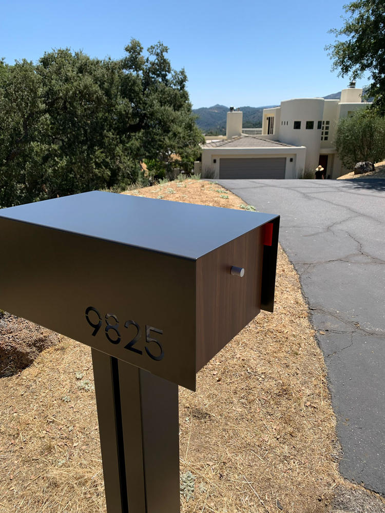 Waldo XL | Custom Mailbox - Customer Photo From Corrina Jones