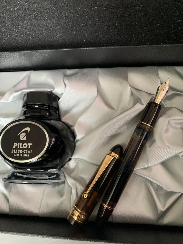 Pilot Custom 823 Fountain Pen Gift Set - Amber - 14k Gold - Customer Photo From Jo Chan