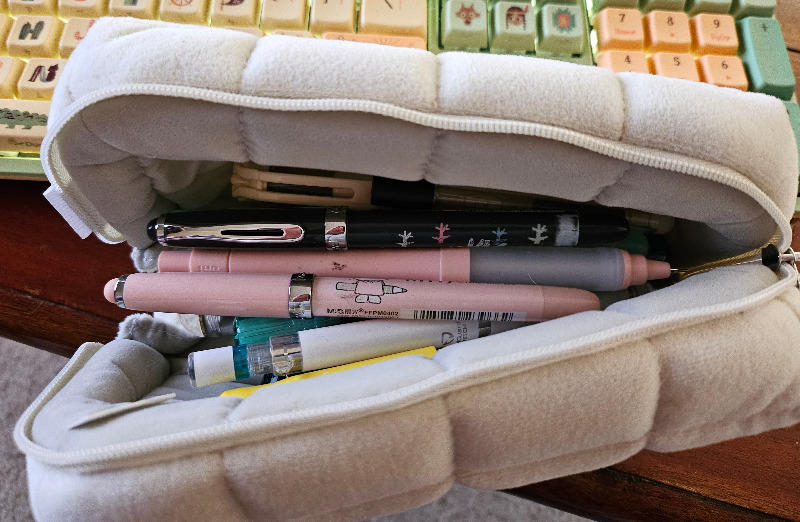 Kokuyo MOCOCO Fluffy Pen Case - White - Customer Photo From Kelly Martin