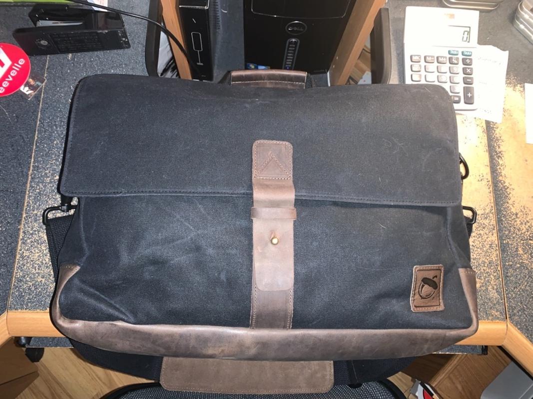 NutSac Muy Grande Laptop Messenger Bag