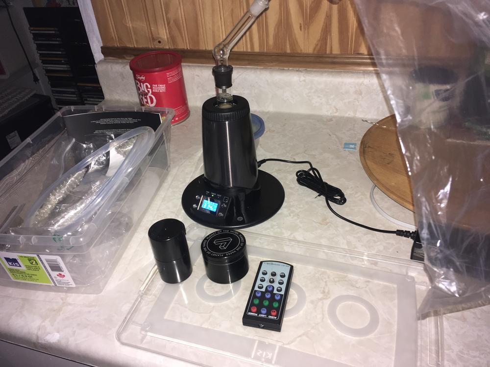 Planet of the Vapes 4 Piece Grinder - Customer Photo From Jonathan leblanc