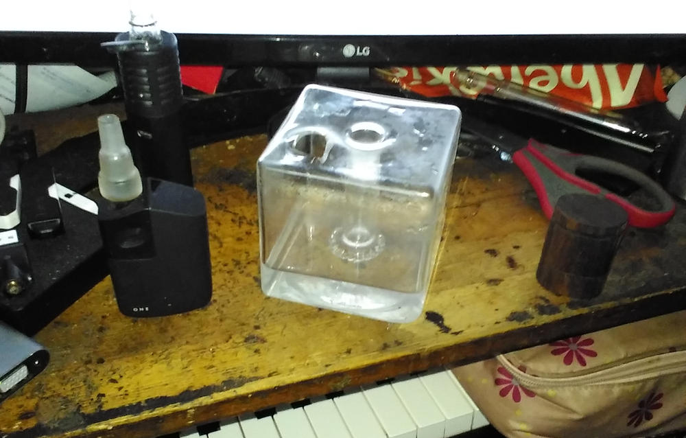 POTV Cloud Cube Glass Bubbler - Customer Photo From Eugene