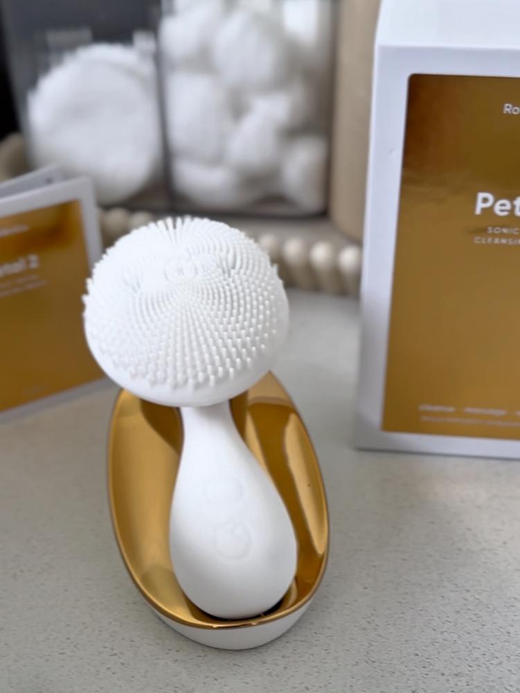 Petal 2 - Sonic Facial Cleansing Brush - Customer Photo From Tarun Hallan