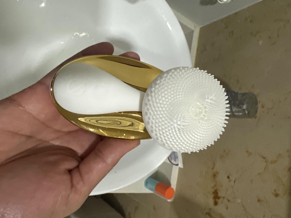 Petal 2 - Sonic Facial Cleansing Brush - Customer Photo From Marlens Olivares