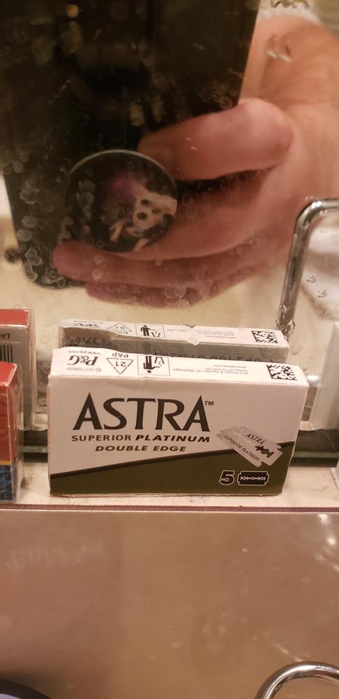 Astra Superior Platinum Double Edge Razor Blades - Customer Photo From Pauls Apartment