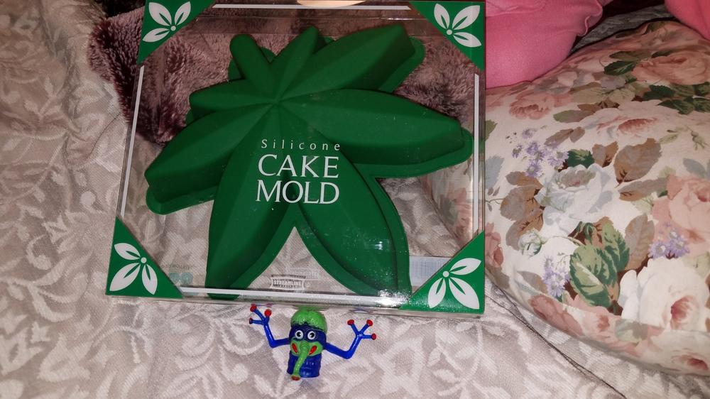 Silicone Marijuana Pot Leaf Mold 2pc – Square 1-1/2″ – Cake Connection