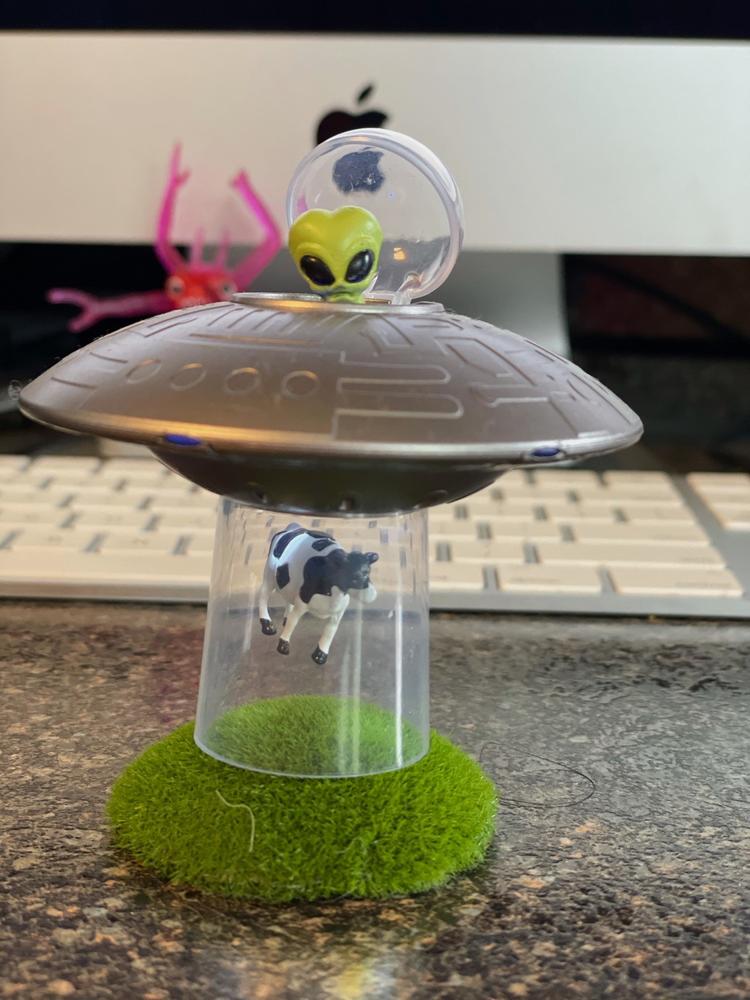 RP Minis: UFO Cow Abduction – Bel-Rea Institute of Animal Technology