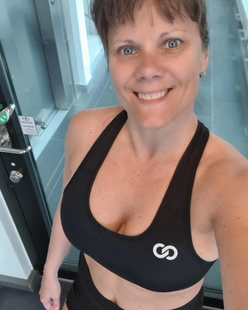 Deep Black Motion Emblem Sports Bra - Customer Photo From Annika Lisbet Rosenqvist