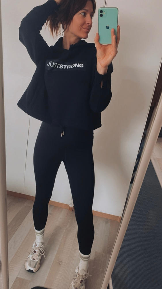 Black Relax Cropped Hoodie - Customer Photo From Soraya Van der Jeugdt