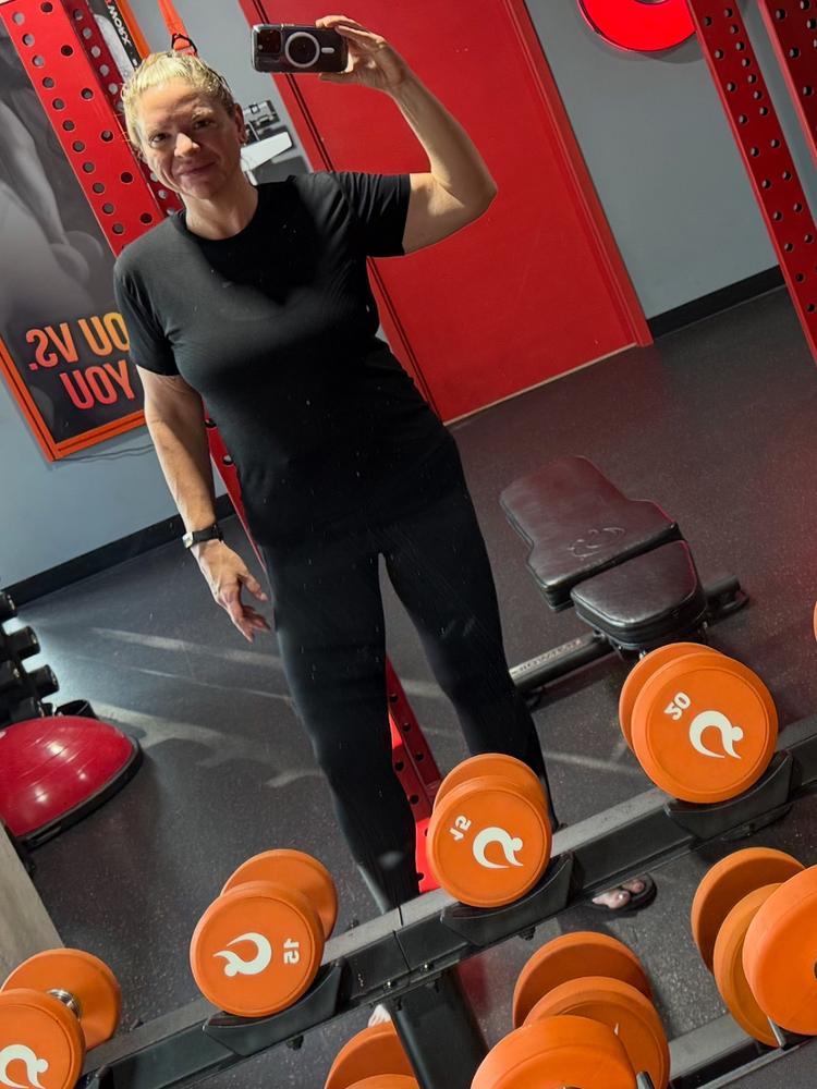 Laser Seamless Workout Tee - Black Onyx - Customer Photo From Stacy Dorsey