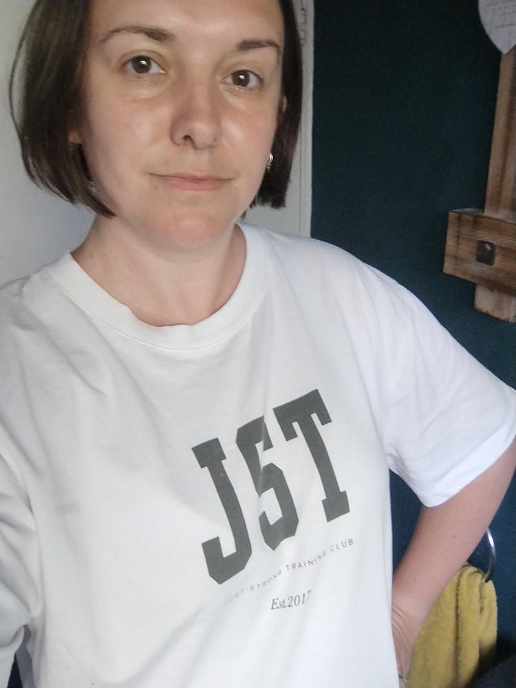Training Club Oversized Tee - Off White - Customer Photo From Hannah De Vries