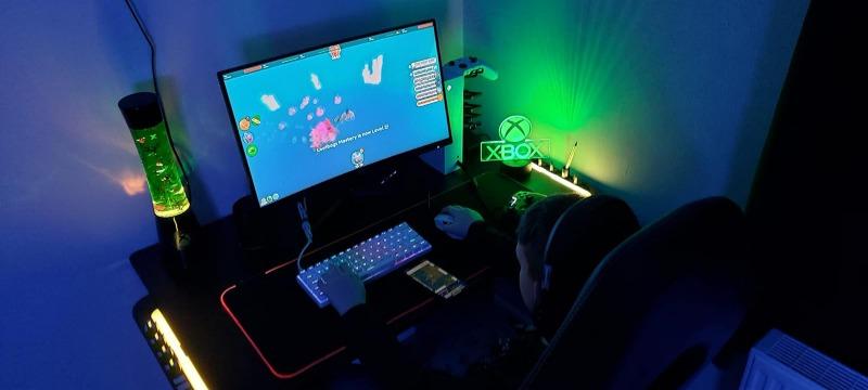 Olsen & Smith Xtreme Carbon Fibre Effect RGB PC Computer Gaming Desk with LED Lights, Controller Storage, Mouse Pad Headset Hook & Drinks Cup Holder Black - Customer Photo From Anthony