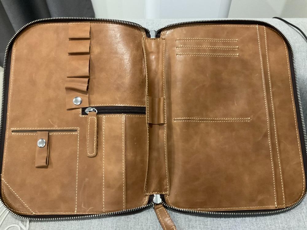 DB95 - Leather Sleeve for iPad Pro 11"  (ปกติ 7,350 บาท โปรเหลือ 4,320 บาท) - Customer Photo From อาทิตย์ ไพรินทร์