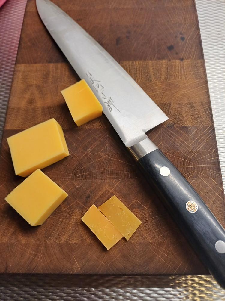 JCK Original Kagayaki R-2 Clad Series KGR2-3 Gyuto 210mm (8.2 Inch) - Customer Photo From Bernard Wastiaux