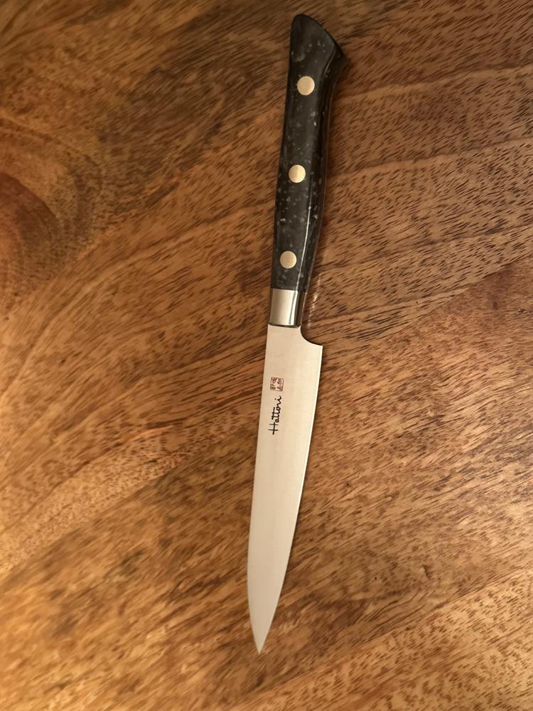 Hattori Forums FH Series Limited Edition "SNOW IN THE DARK" Petty (120mm and 150mm, Dupont Corian® Handle) - Customer Photo From Emily w