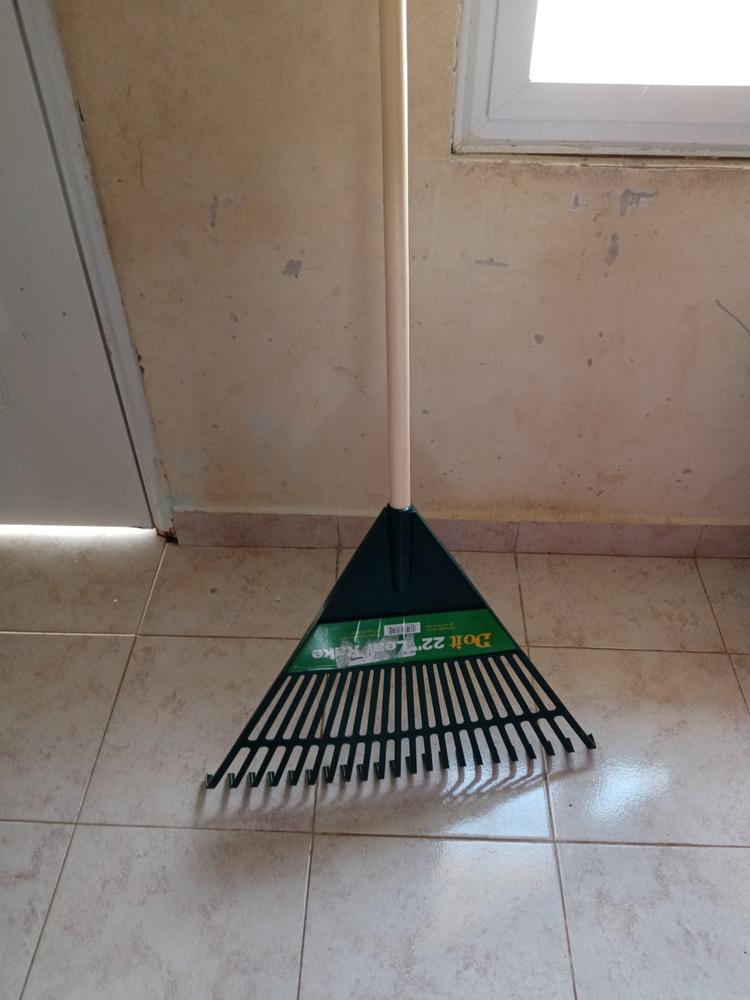 Escoba plástica 22 Pulgadas con mango 48" de madera | Do it Center Online