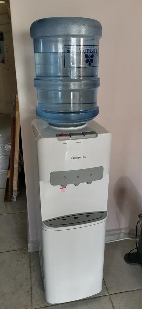 Dispensador plateado de agua fría/caliente de mesa de 16 litros – Do it  Center