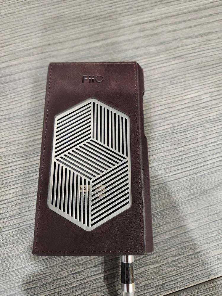 FiiO - SK-M11 Plus LTD Leather Case for M11 Plus - Customer Photo From Alexandre T.