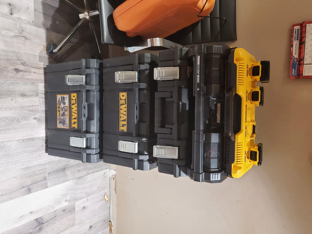 Dewalt DCB104 MULTIPORT SIMULTANEOUS FAST CHARGER - Customer Photo From Terry Jacklin