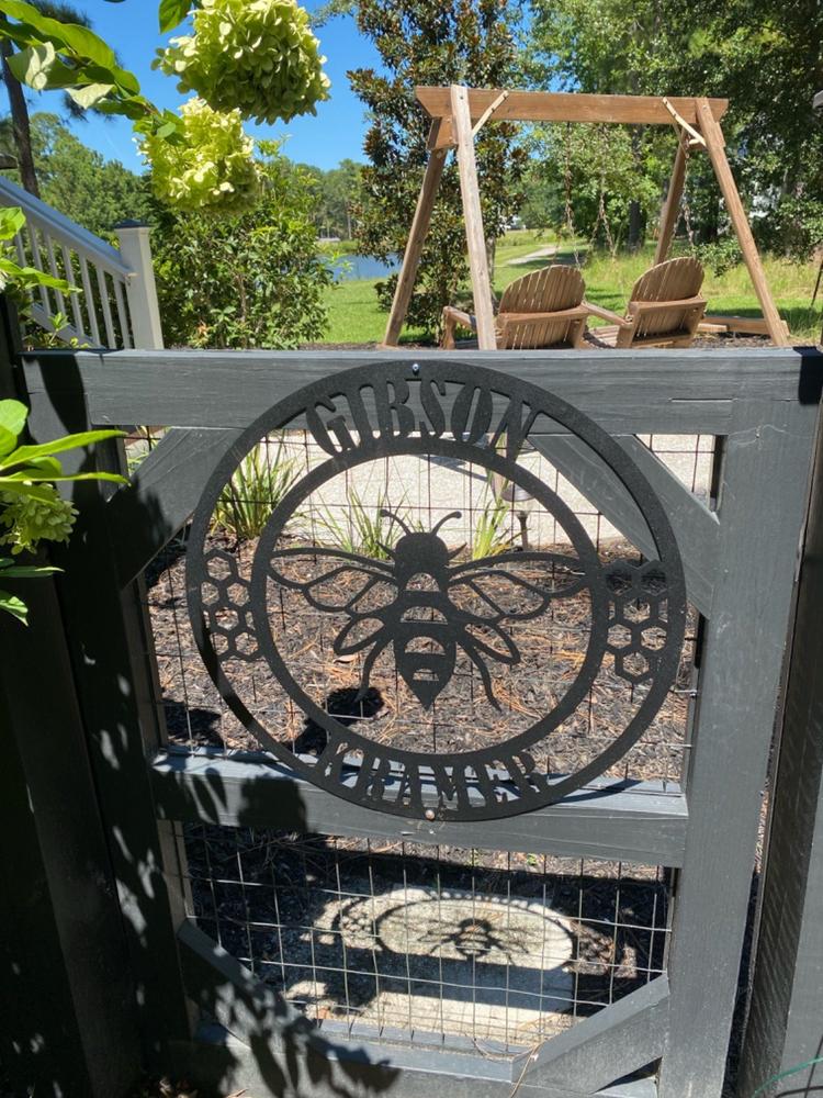 Bee Monogram - Customer Photo From Paula Jobin