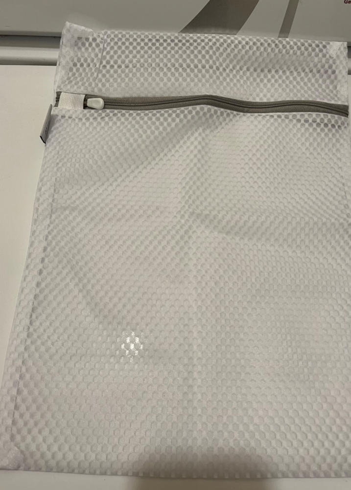 Laura Ashley Laundry Zipper Closure to Protect up to 4 Mesh Bra Wash Bag,  6.3 Rd x 3.9, White 