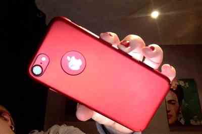 Melanie O. verified customer review of Matt / Metallic surface 0.8mm Ultra slim iPhone Case Cover