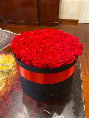 Carolina M. verified customer review of Grande - Red Eternity Roses - Black Box