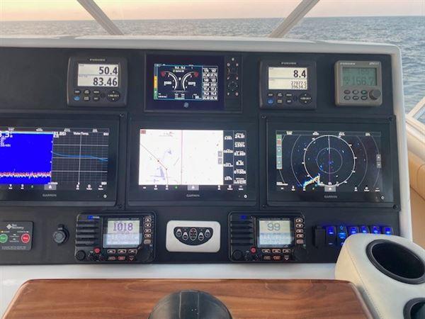 Standard Horizon GX2400B Black VHF/AIS Integrated GPS/AIS/NMEA 2000 w/30W  Hailer