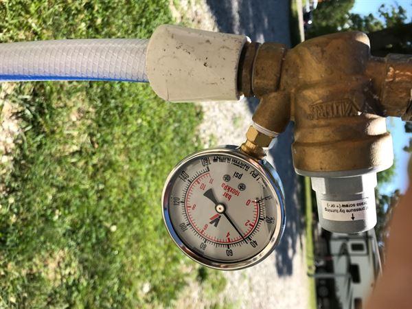 Mid-South Ag. Equipment Valley Industries - 2-1/2 - 160 P.S.I. Liquid Filled Pressure Gauge - 2140GXB160 Review