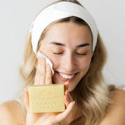 Hiuspanta, auttaa pitämään hiukset pois kasvoilta ja estää ihonhoitotuotteiden pääsyn hiuksiin - Saaren Taika Professional Product Image