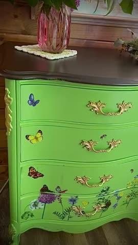 Bee's Knees - Chalk Style Paint for Furniture, Home Decor, DIY, Cabinets, Crafts - Eco-Friendly All-In-One Paint