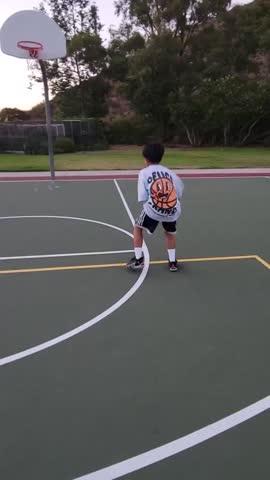 Deuce Basketball Makes Me Happy Tee | Light Blue - Customer Photo From Tomomi Oquendo