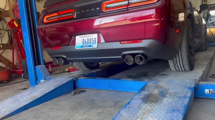 3" Dual Cat Back Quad Tips w/ Carbon Fiber Tips (Race ) T304 SS Dodge Challenger 6.2L, 6.4L HEMI 2015-2023, 5.7L HEMI 2017-2023 - Customer Photo From Tyler Dudgeon
