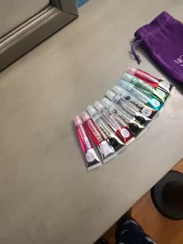 KISS-OBSESSED LIP GEL KIT - 10 PCS - Customer Photo From Laila Smith