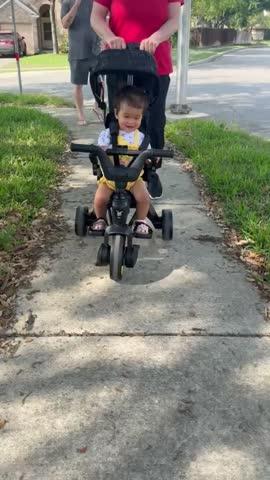 Liki Trike S3 - Flame Red | Doona™ | 5 in 1 compact tricycle