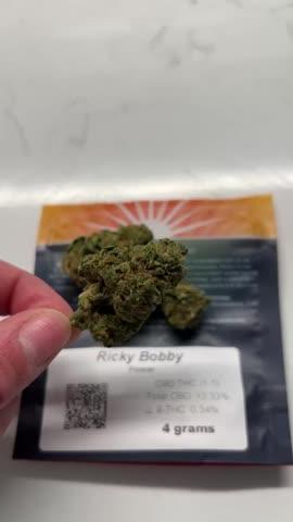 ストーンモンブラン　ストライクホーク　ベリーベリーボム Blue Kush Berry Feminized Cannabis Seeds | Paradise Seeds